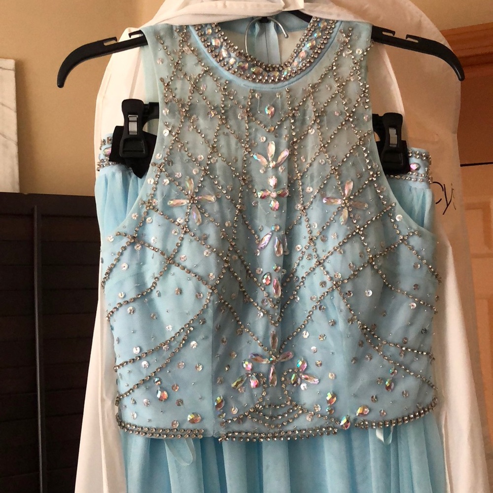 PROM DRESS - Picture 4 of 6